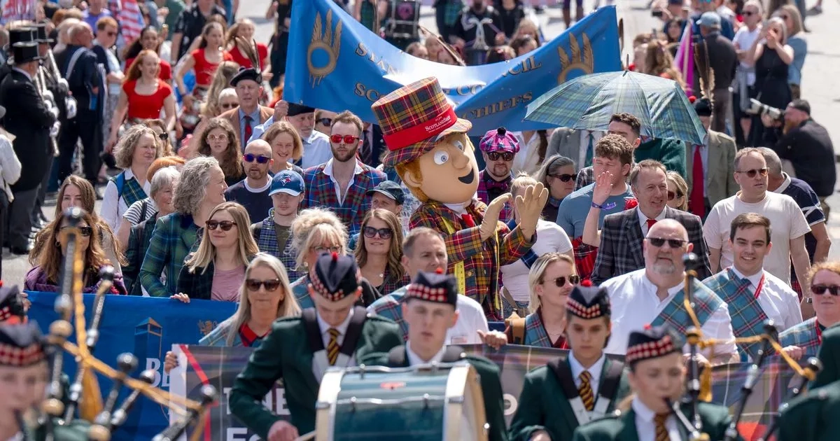 Hundreds line Edinburgh streets as Gail Porter leads first ever Tartan Parade