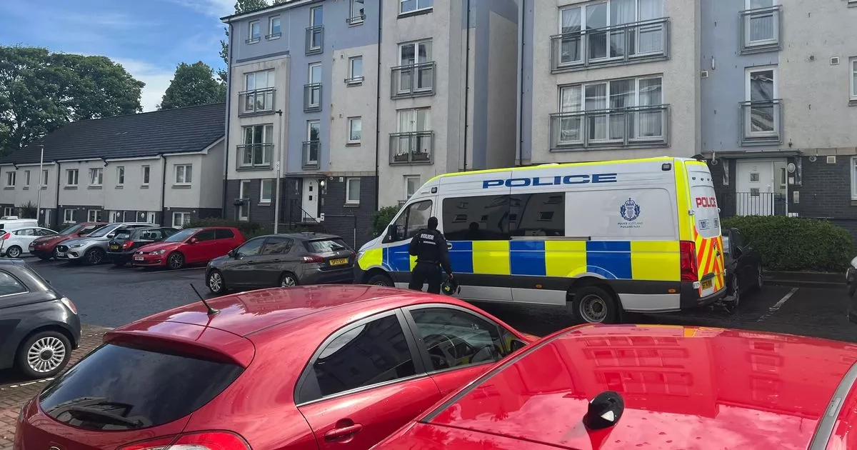 Edinburgh residents say 'we need to leave troubled area' as riot police descend