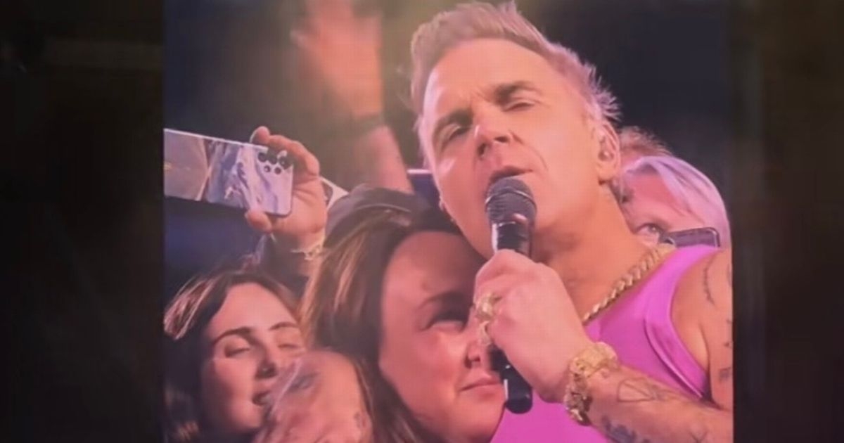 Surprising moment Robbie Williams kisses Edinburgh fan at Murrayfield gig mid-song