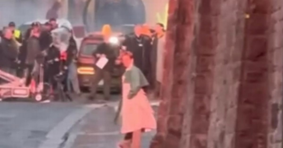Edinburgh tourist yells 'that's him' as they spot Glen Powell 'jumping on street'