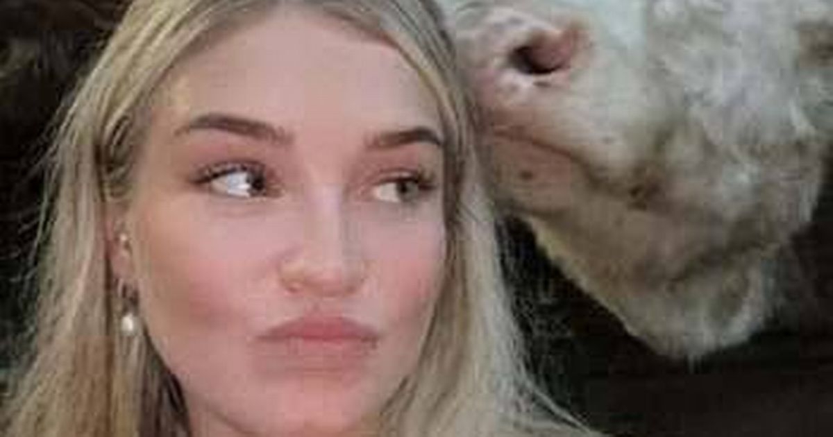 Jeremy Clarkson's new recruit Harriet Cowan swaps farm for girls' beach holiday