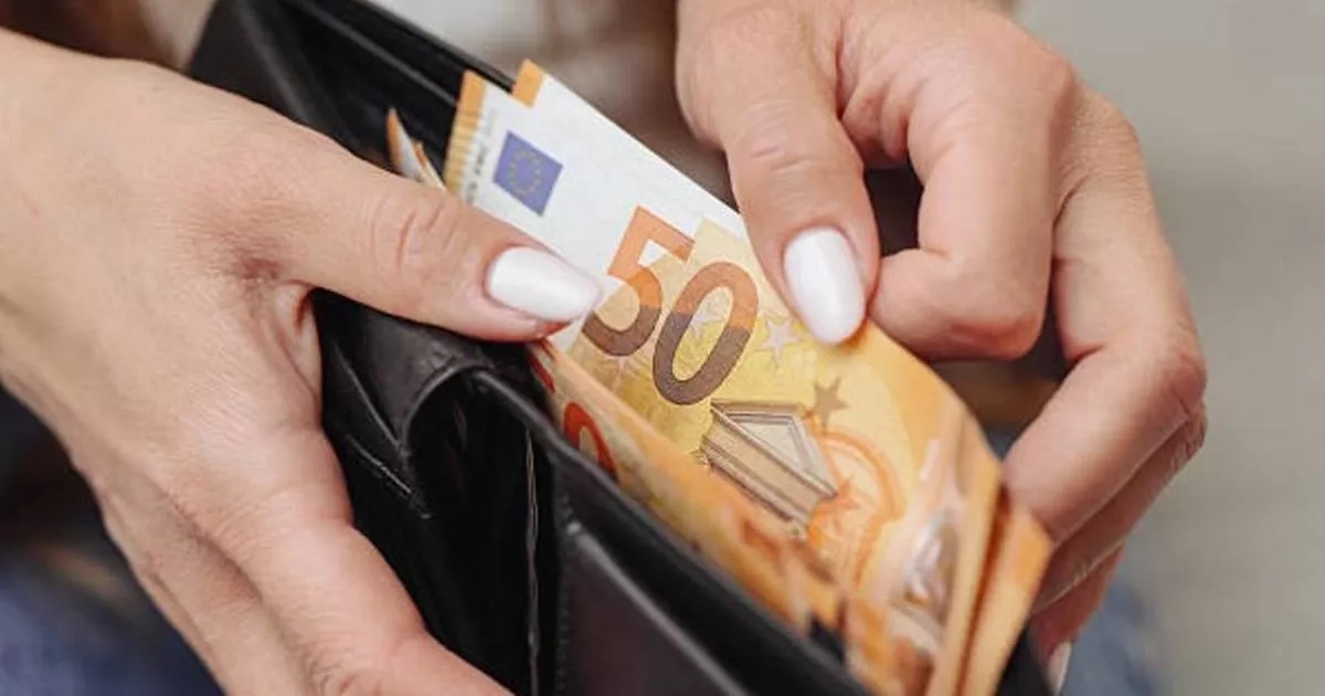 Jet2, Ryanair, TUI and easyJet passengers issued Euros holiday money warning