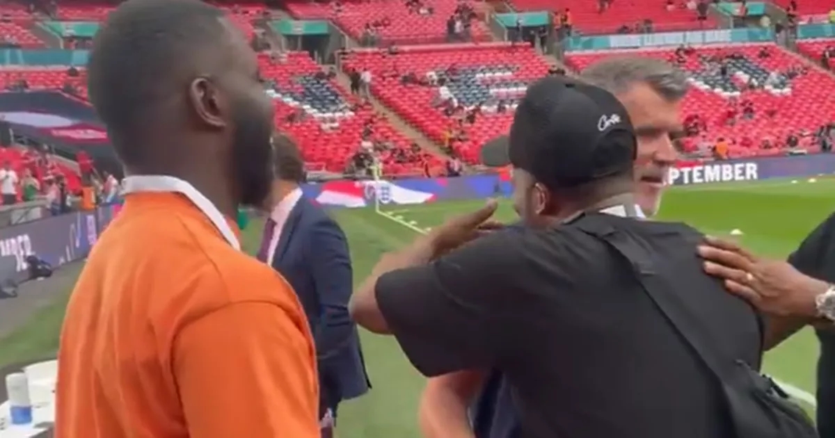 Roy Keane had painfully awkward reaction to fan trying to hug him at Wembley