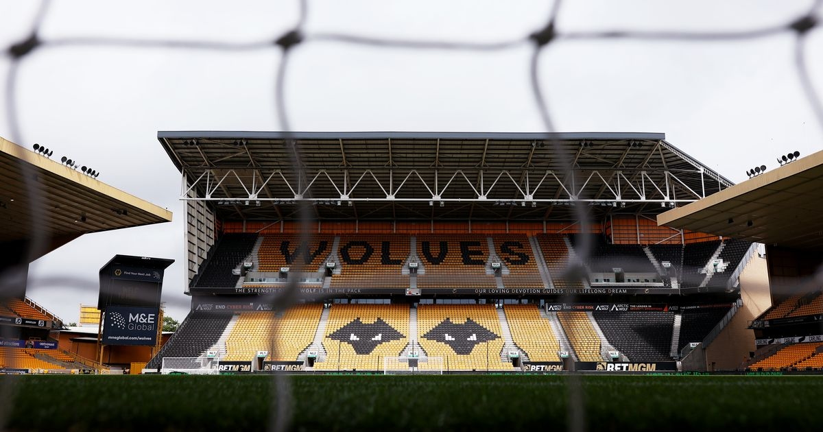 What time and TV channel is Wolves v Manchester City in the Premier League today