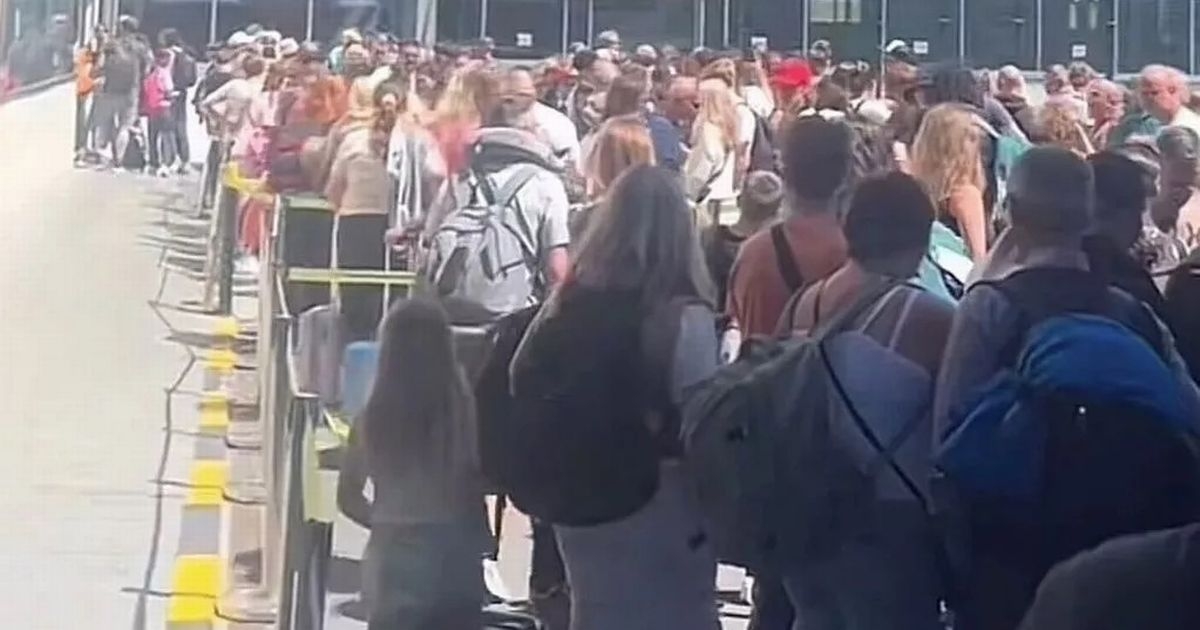 UK tourists rage at 'inhuman' Brexit queues at airport in travel hotspot