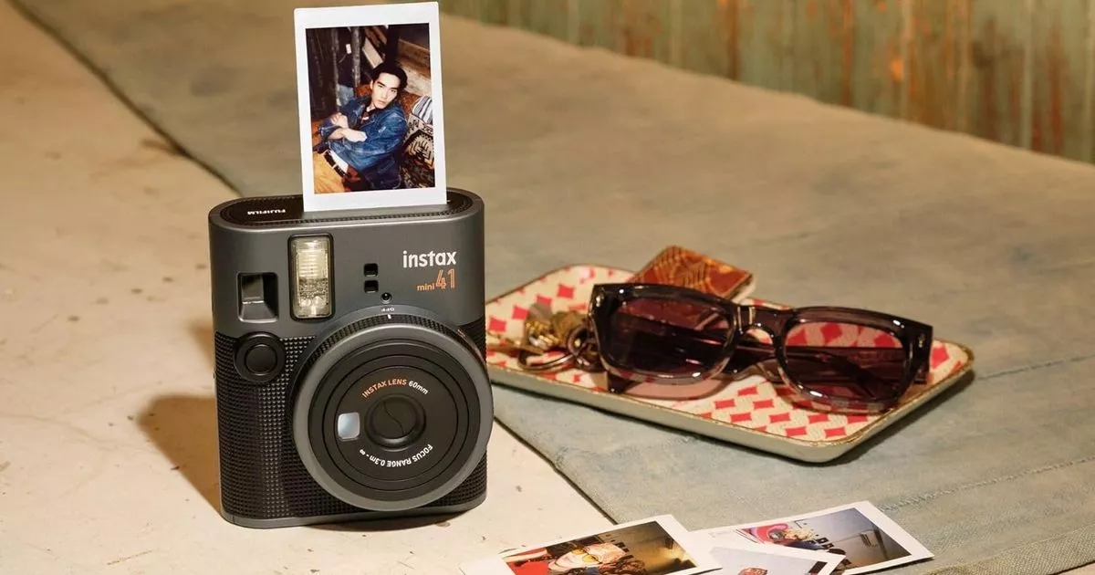 I tested Fujifilm Instax Mini 41 and it's one of the best budget-priced cameras
