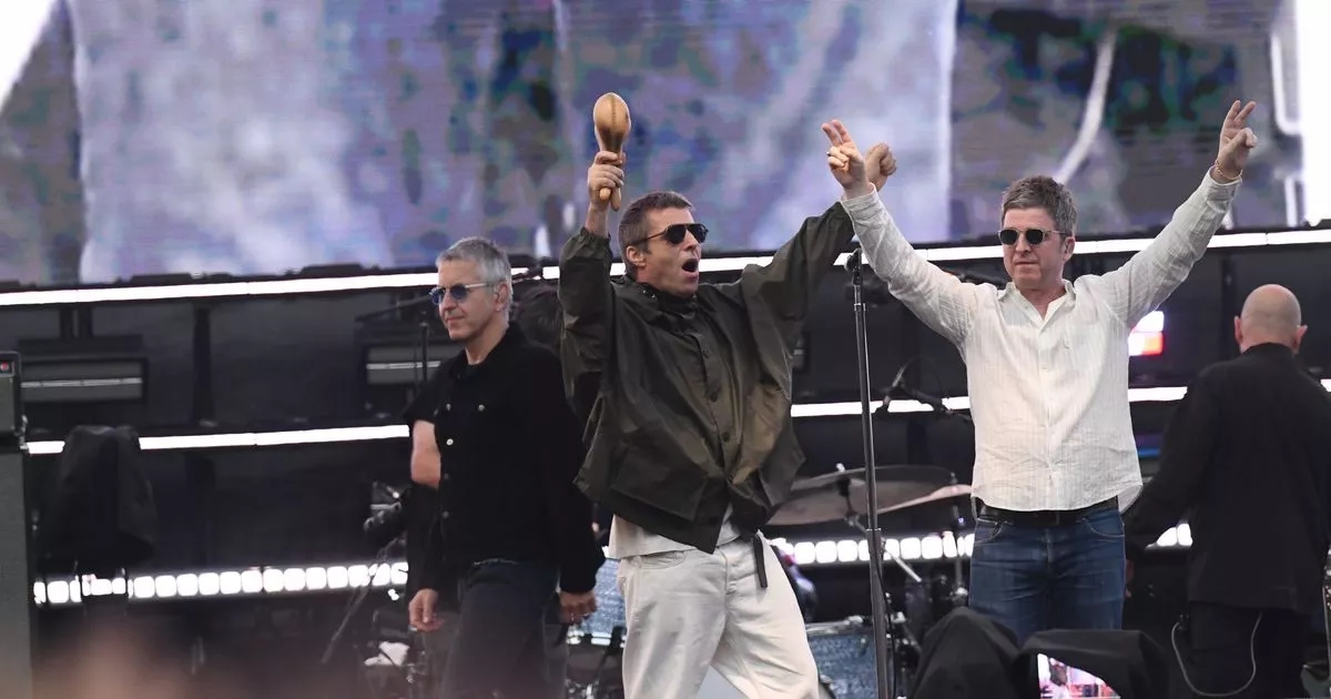 Gallagher brothers dedicate Oasis track to beloved mother at Croke Park show