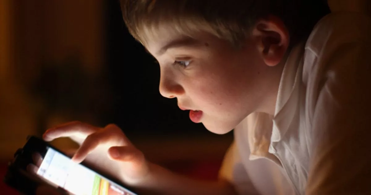 Going screen-free for a week urged by expert as they issue stark health warning