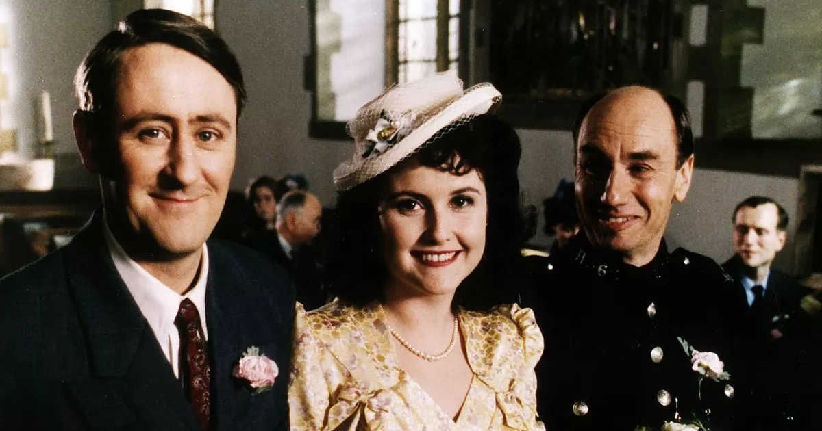 ITV Goodnight Sweetheart couple's real-life romance away from hit comedy series