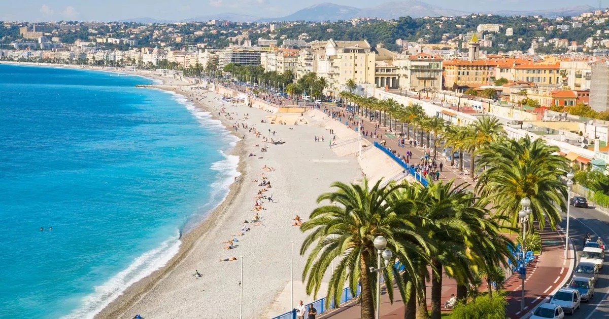 Tourists issued travel warning amid soaring 40C temperatures