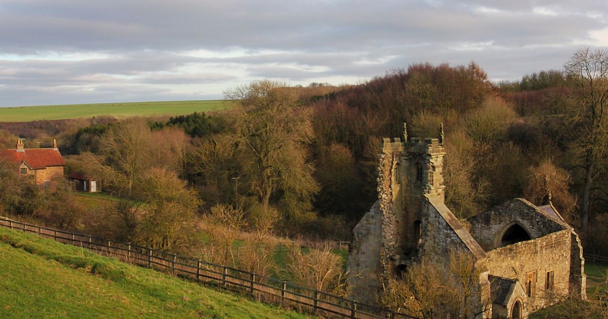 Eerie ghost village no one knows why it was abandoned as people told to enter at own risk