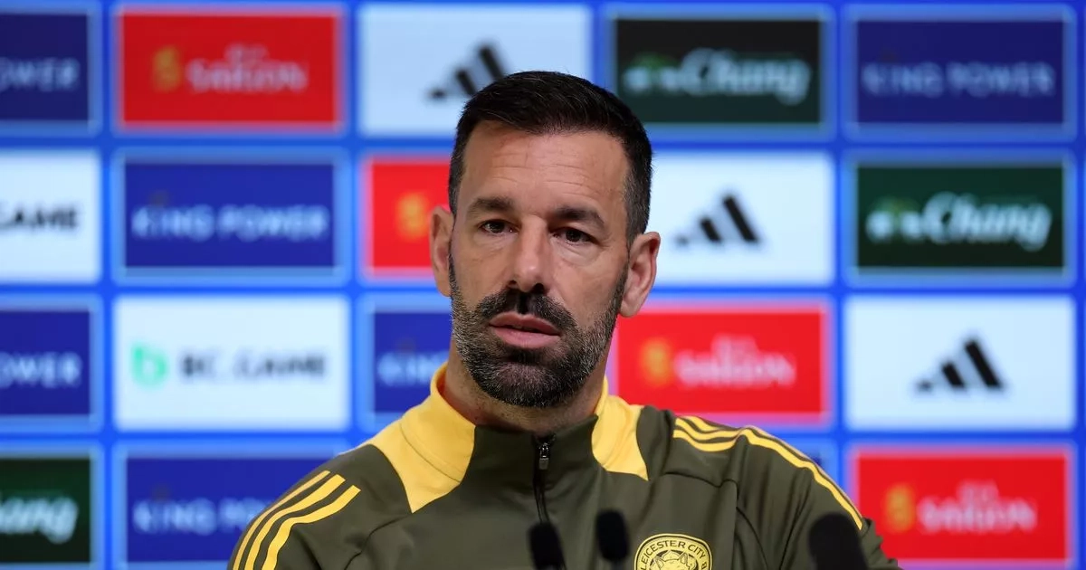 Ruud van Nistelrooy told next job is clear as Leicester 'shortlist three' managers