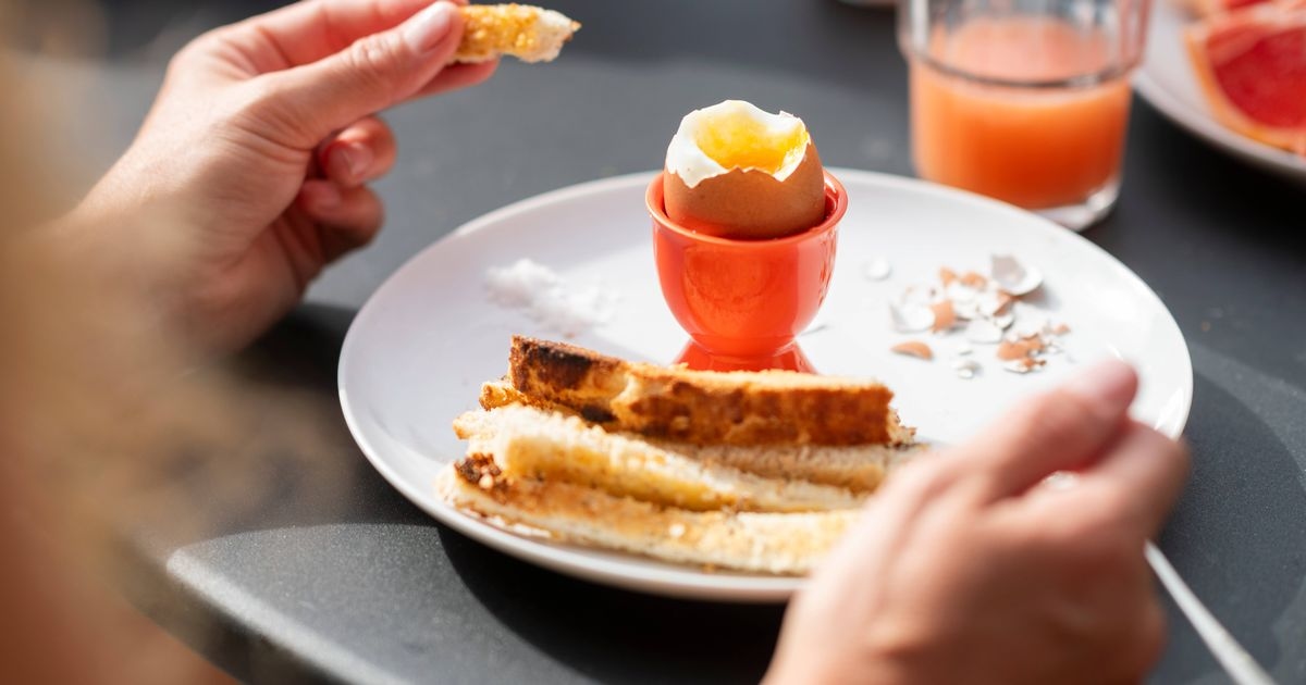 People cooking runny eggs told to look for one symbol before tucking in