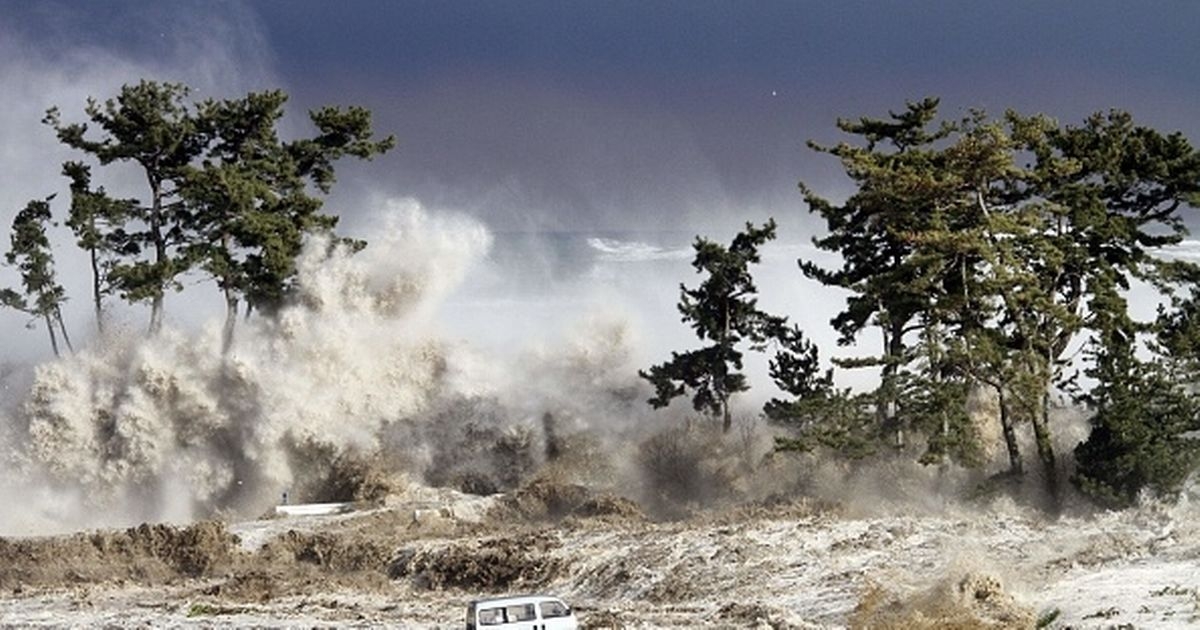 Warning signs tsunami is on the way, amid fears in Crete