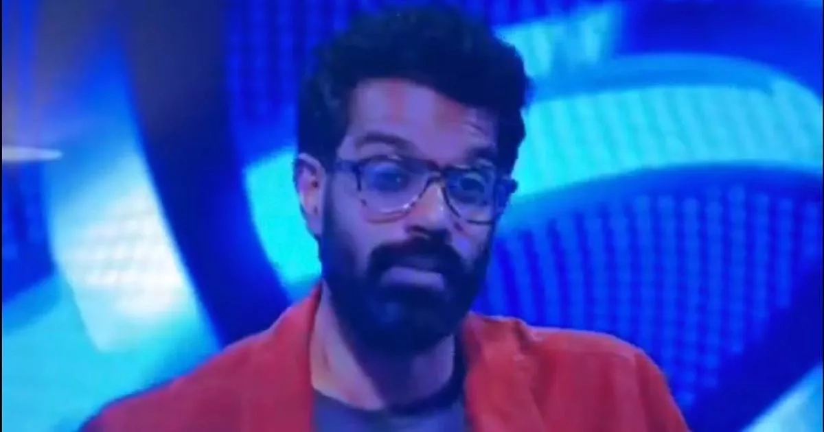 The Weakest Link contestant 'nearly votes himself off' in very awkward moment