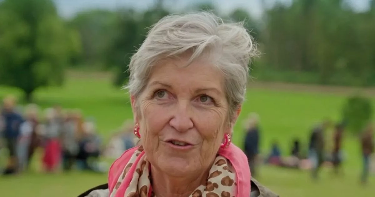 BBC Antiques Roadshow guest gobsmacked over huge valuation of £2.50 charity shop brooch