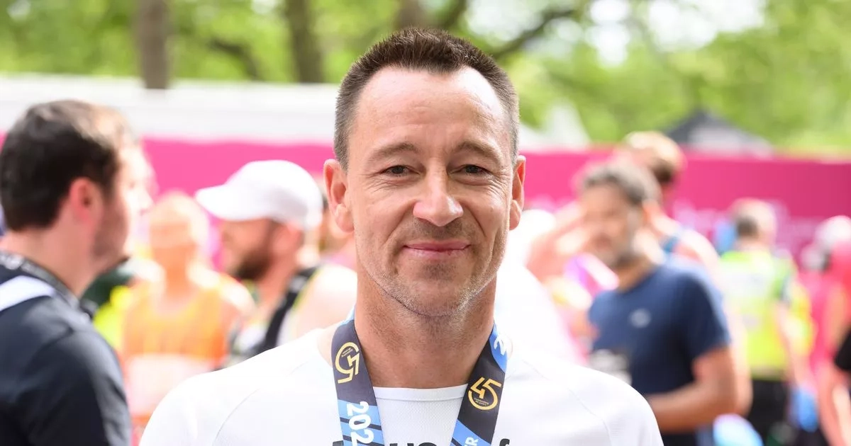 John Terry thanks runner dressed as a SHOE for kind gesture during London Marathon