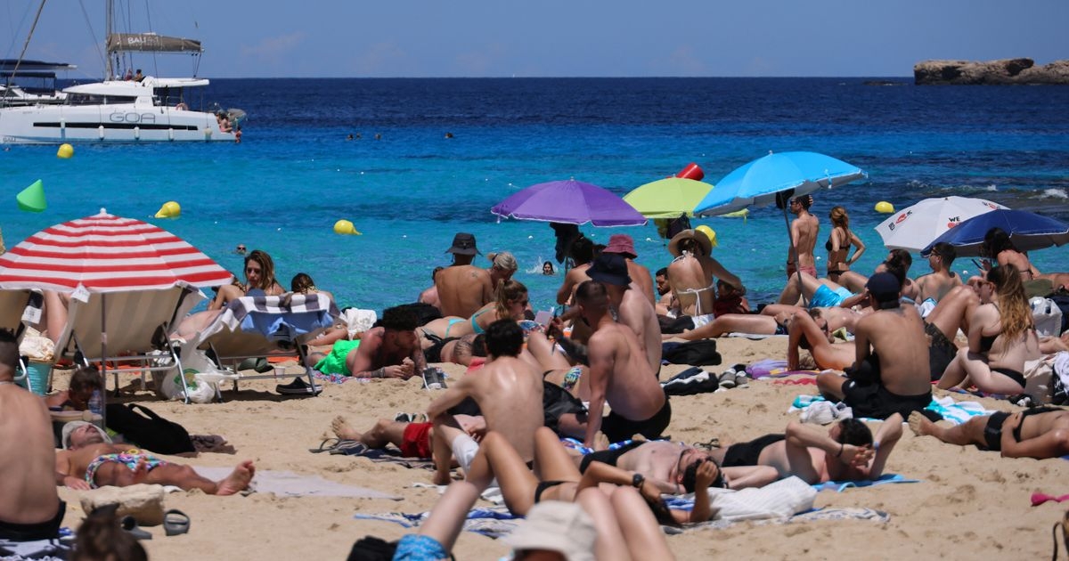 Ibiza issues warning to Brit tourists over 'balconing' as woman dies in hotel fall