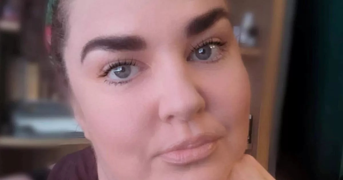 Mum diagnosed with rare health condition after horror bleeding from belly button