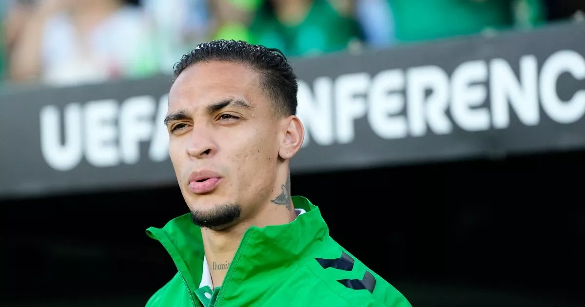 Man Utd transfer meeting faces two obstacles for 'very complicated' Antony deal