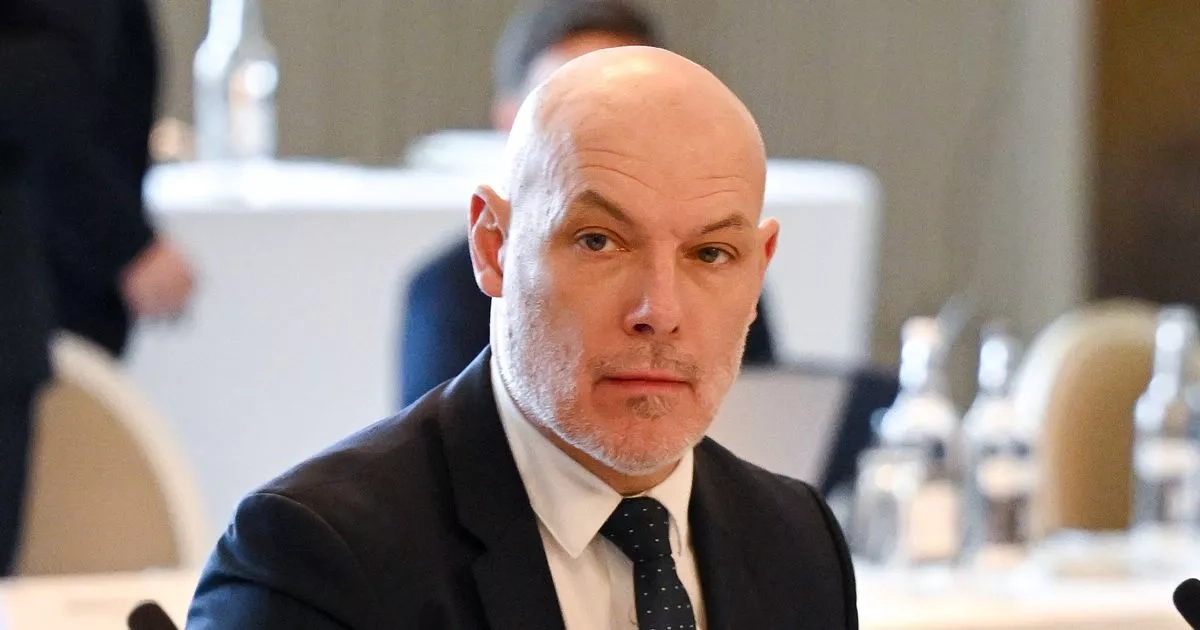 Howard Webb ready to issue ultimatum to Premier League clubs over referees
