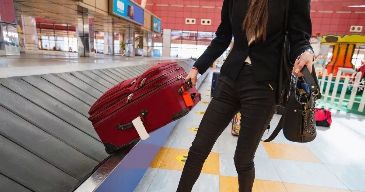 Real reason why you should never tie a ribbon to suitcase