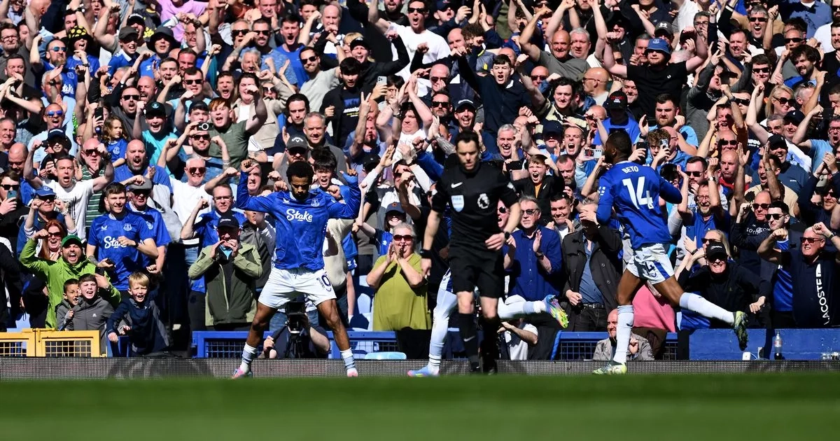 Ex-Liverpool and Everton star says Goodison Park atmosphere '10 times better' than Anfield