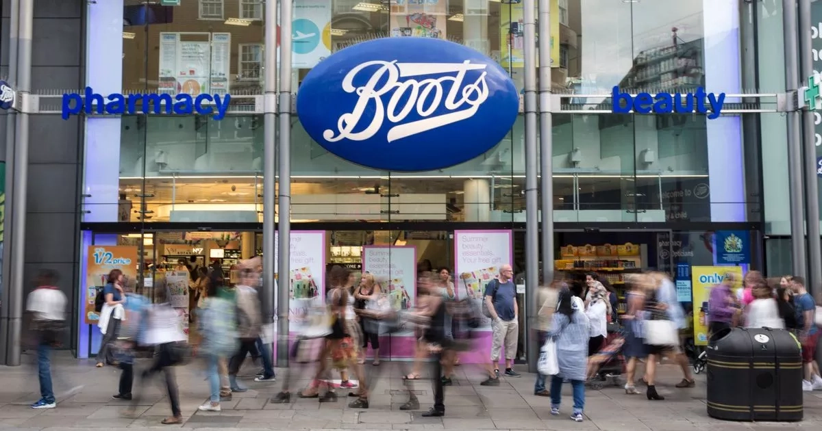 Boots' 'excellent' £10 after sun 'prolongs tan' and 'gives skin golden glow'