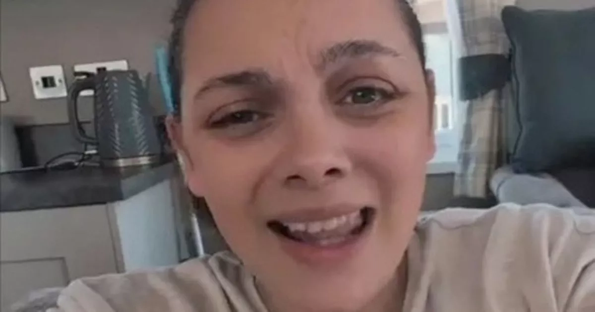 Mum, 28, left homeless with 6 kids says council 'won't help' and trolls call her ‘scrounger'