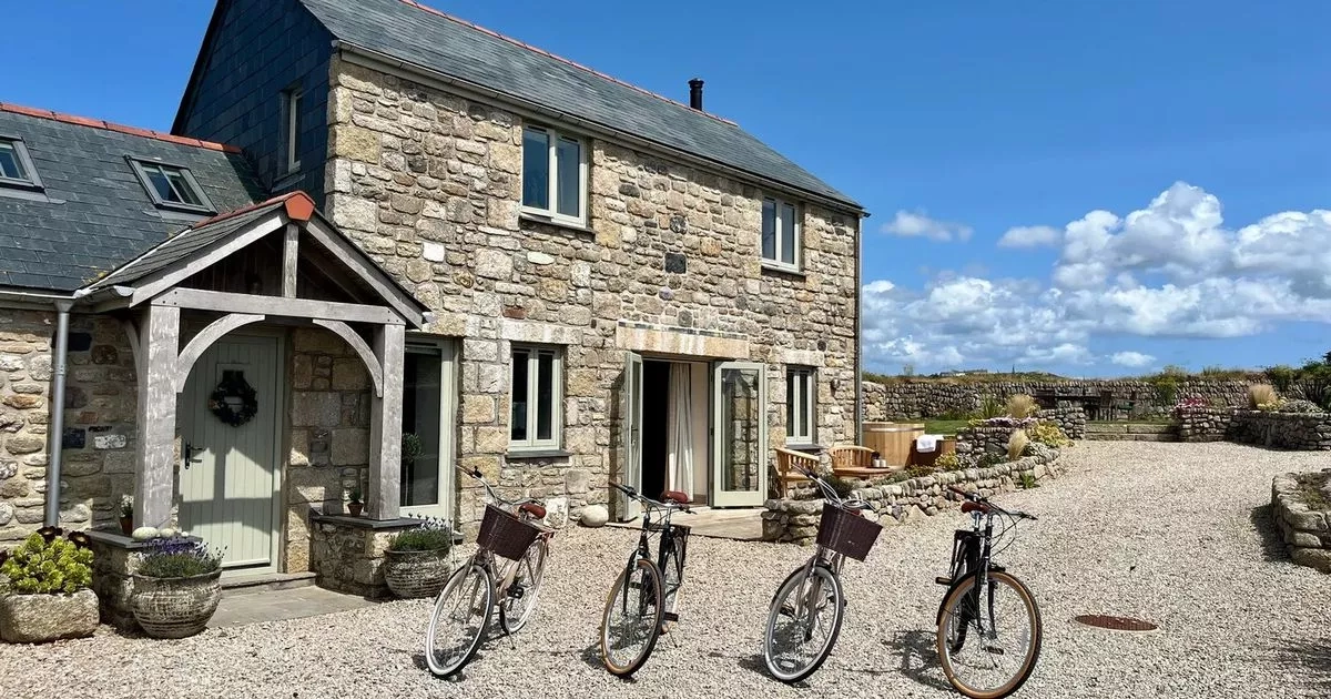 'Beautiful' Cornish cottage with cinema room and sauna has 'stunning' sunset views