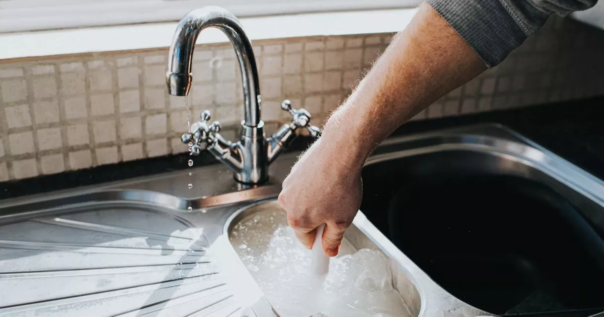 Plumber claims vinegar and baking soda can't unblock drains but £3.65 item will
