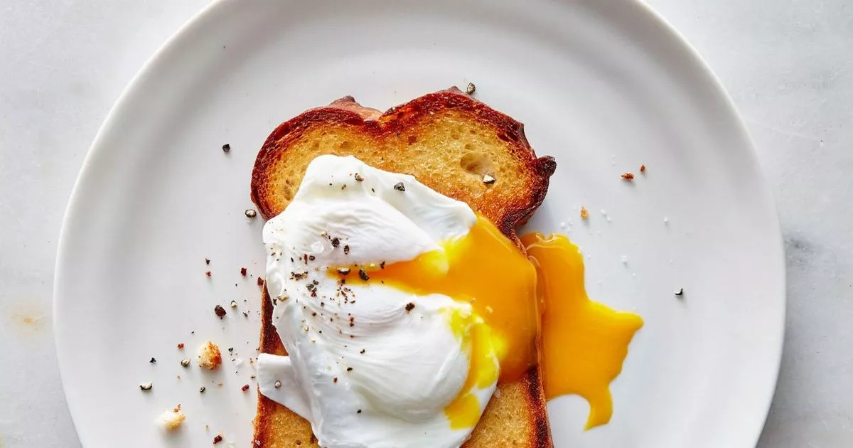 Poached eggs taste better when one  household  ingredient is added