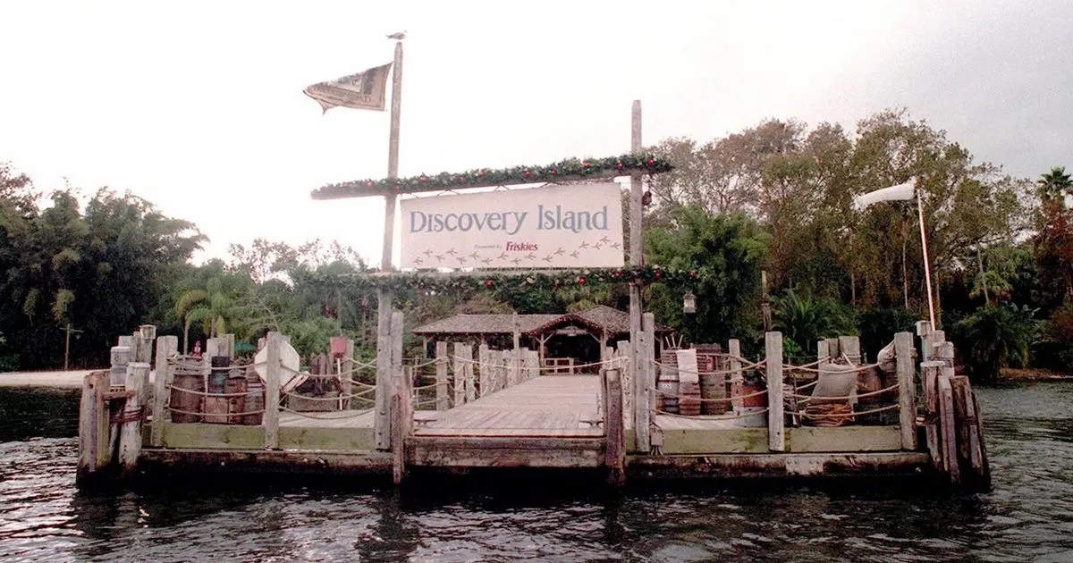 Abandoned Disney theme parks left to rot with 'cruel' zoo and mystery island