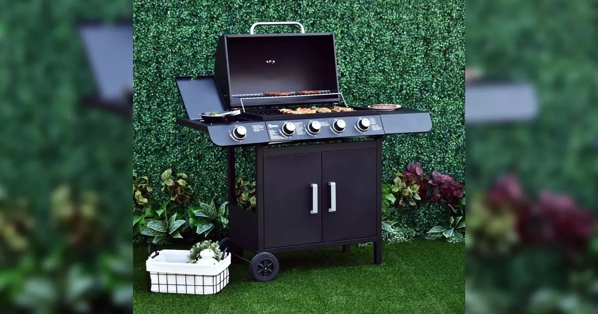 Debenhams reduces summer BBQ that cooks food 'perfectly every time'