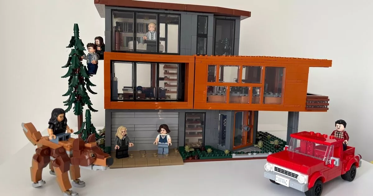 "I built LEGO's Twilight Cullen House full of hidden details"