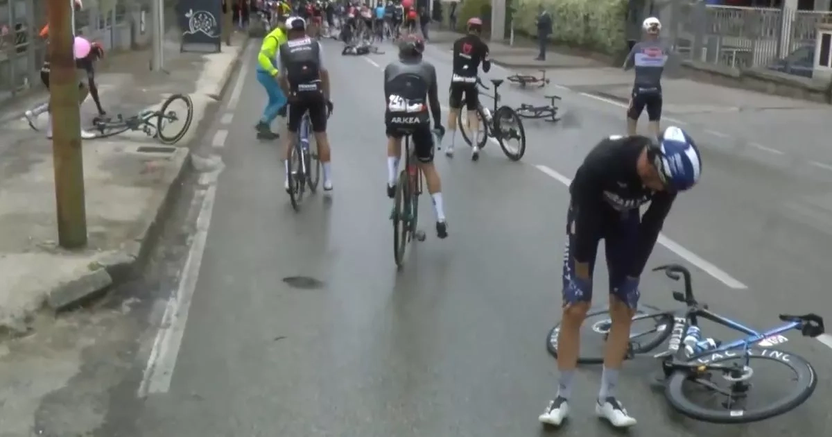 Giro d'Italia chaos with riders in huge crash as protestors sabotage race