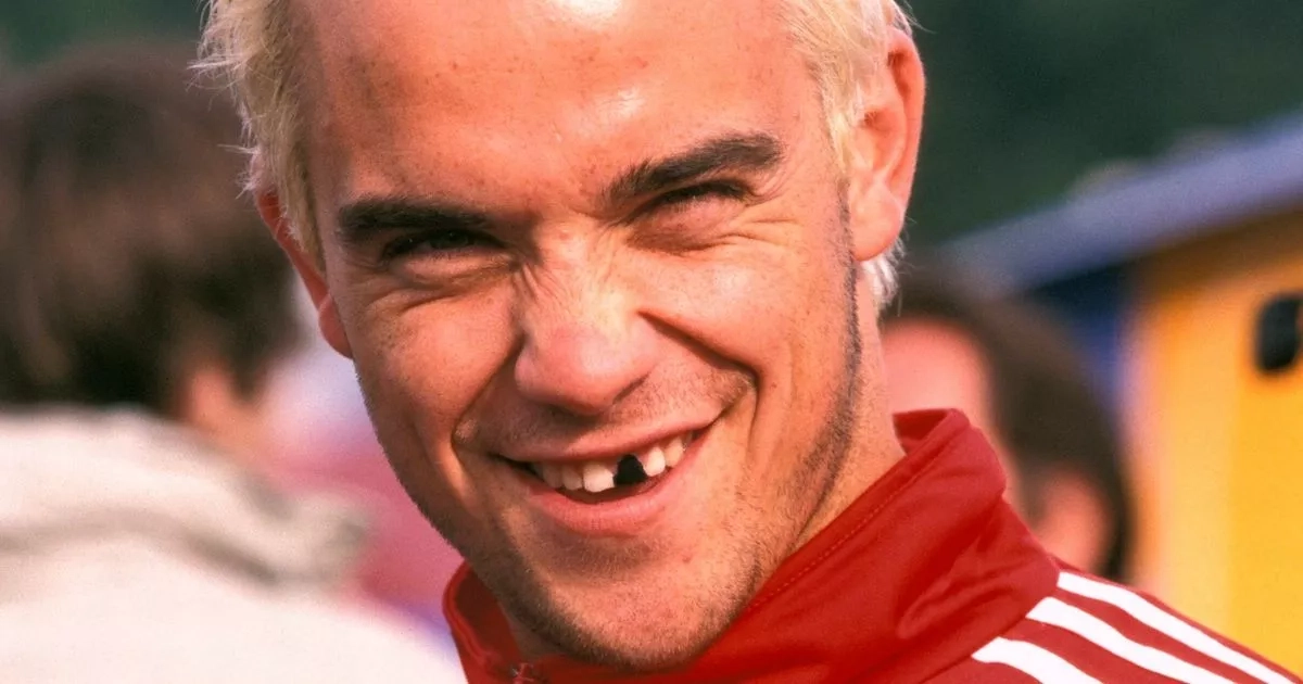 Robbie Williams displays worrying detail nobody's seen in iconic 90s photo