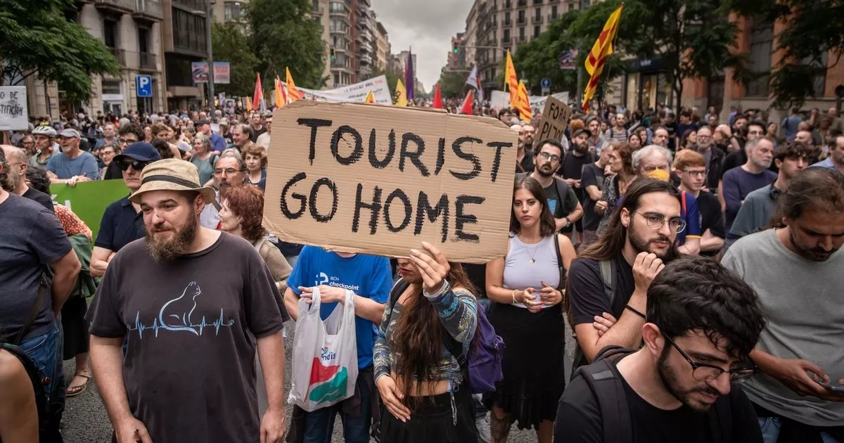 Airbnb told to pull 65,000 holiday listings in Spain tourism crackdown