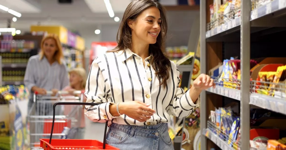 Home Bargains shoppers love 'huge' new £5 vase that's 'so cute'