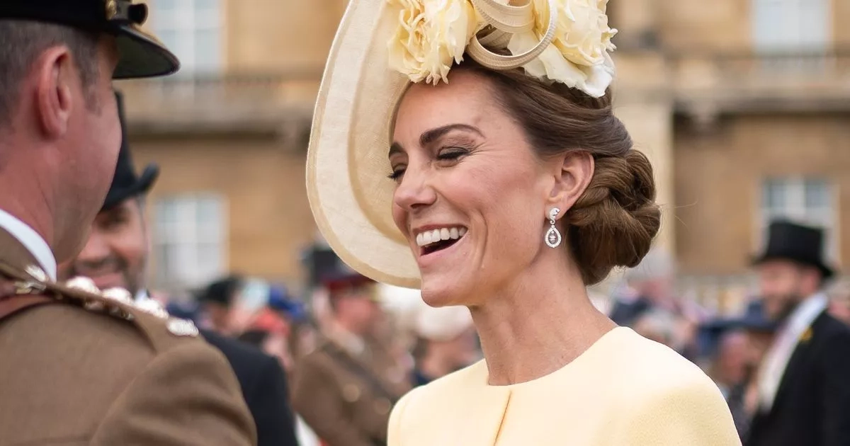 Kate Middleton wore a £28 clutch bag to Buckingham Palace's garden party