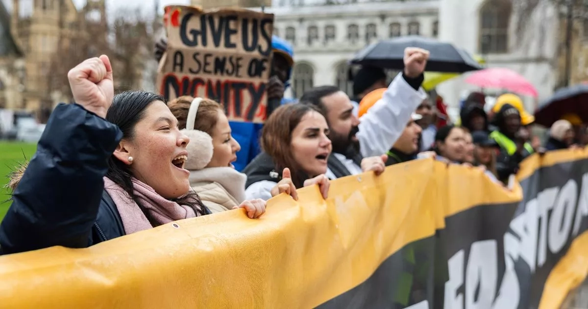 Migrant groups join forces with hundreds to warn against 'politics of division'
