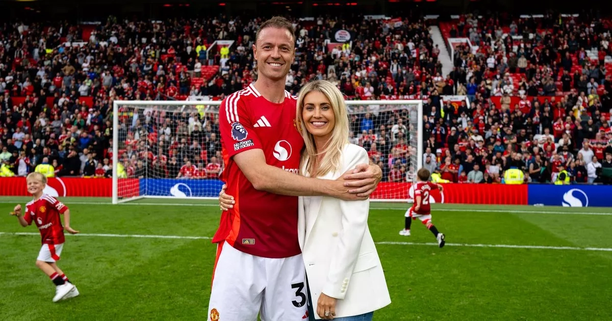 Jonny Evans calls time on glittering career after Man Utd exit
