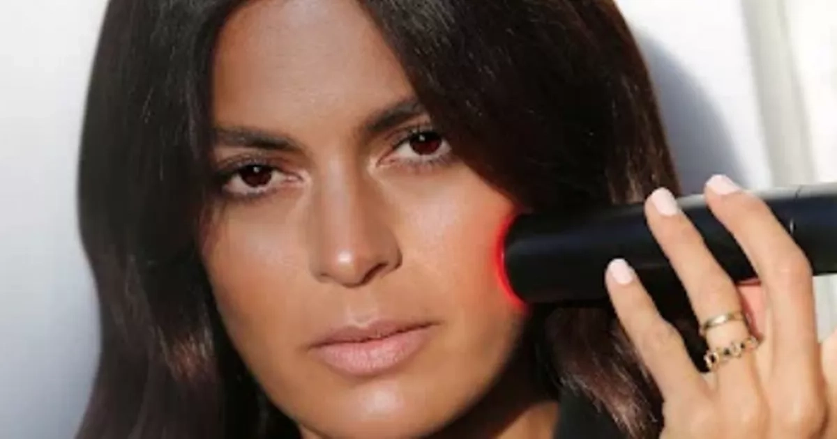 Natalie Portman's makeup artist takes anti-ageing gadget 'on every job'