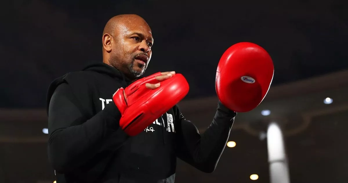 Roy Jones Jr offers to help coach UFC star ahead of historic world title fight