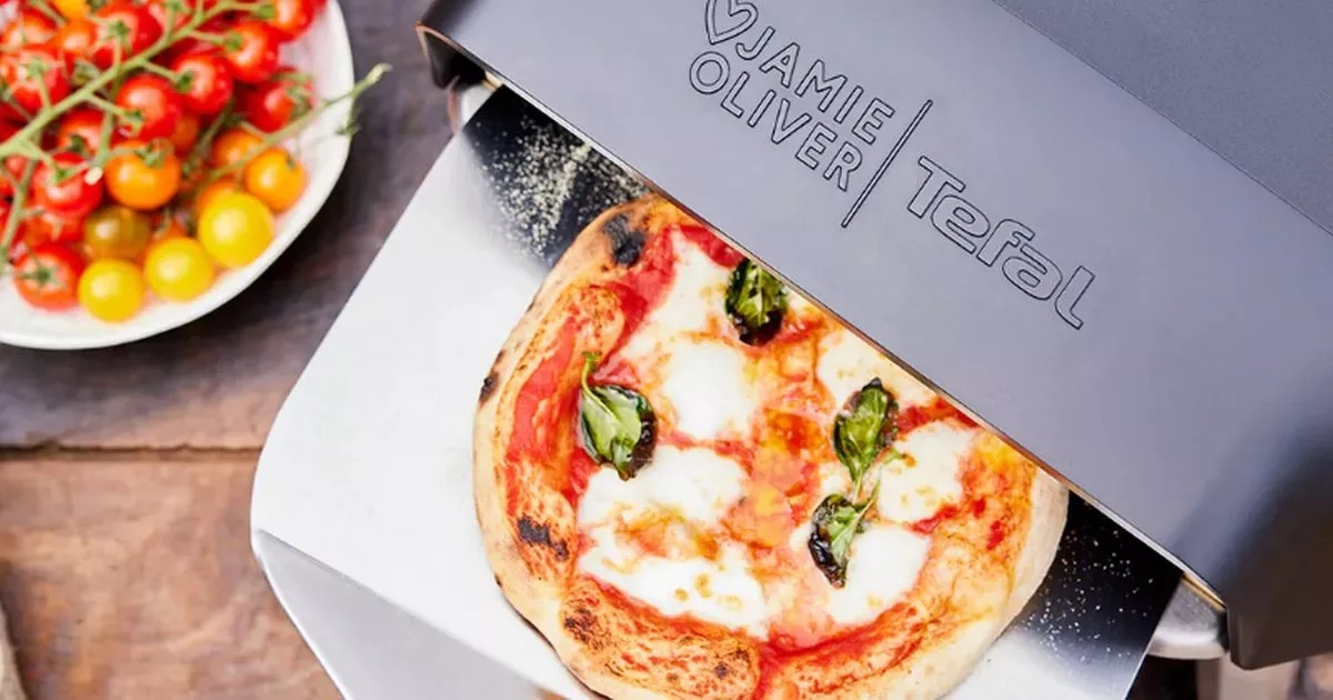 Jamie Oliver's 'restaurant standard' pizza oven now £100 off