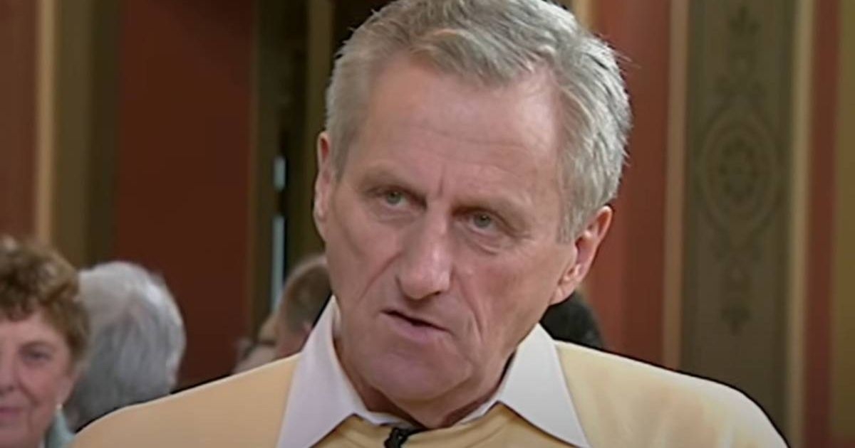 Antiques Roadshow guest barely reacts at true value of Wimbledon trophy