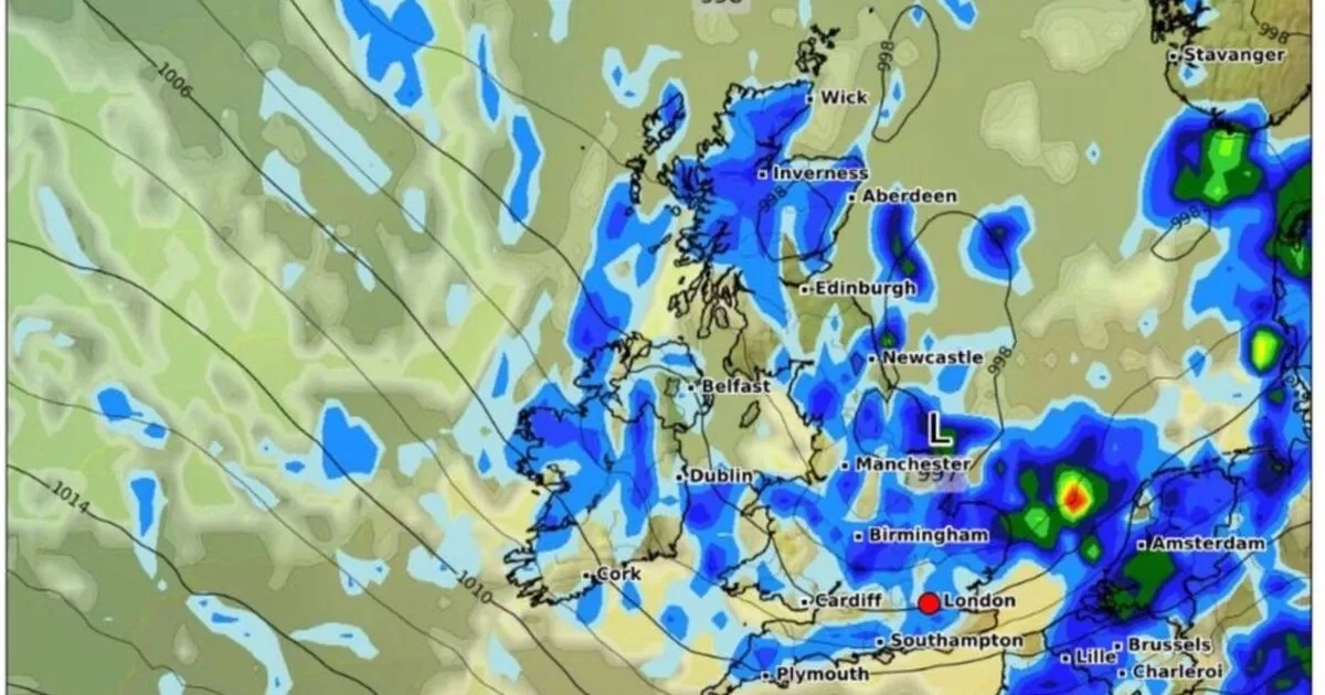 UK weather maps show date England will ‘disappear' under 400-mile wall of rain
