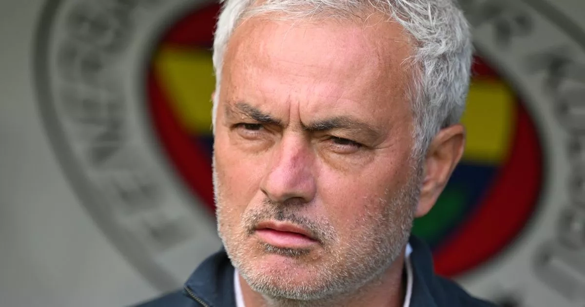 Jose Mourinho told to consider retiring by Chelsea icon after 'losing humility'