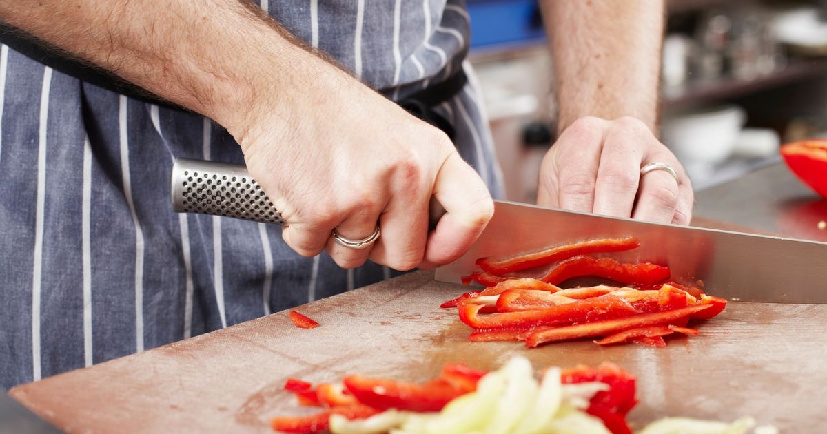 Brits have been chopping peppers wrong and the correct way only takes seconds