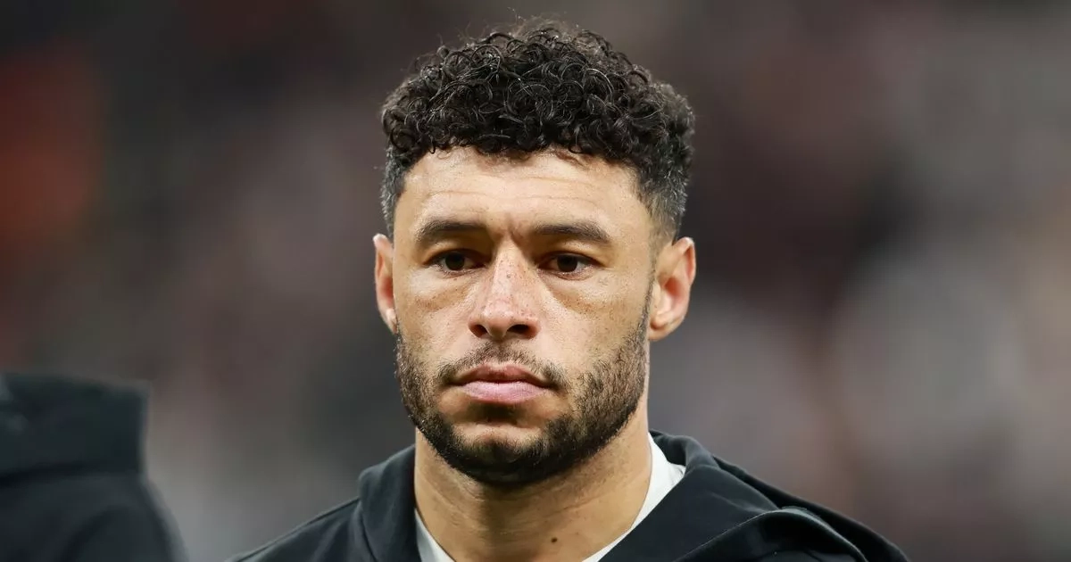 Ex-Liverpool star Alex Oxlade-Chamberlain 'offered' surprise Championship deal
